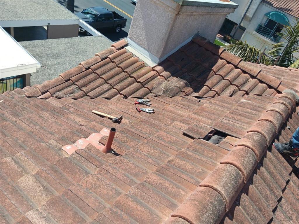 Roof broken tile